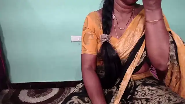 Snapshot of shrutitelugu69 chatting on 11-20-25, 01:33 shrutitelugu69 online show from 11-20-25, 01:33