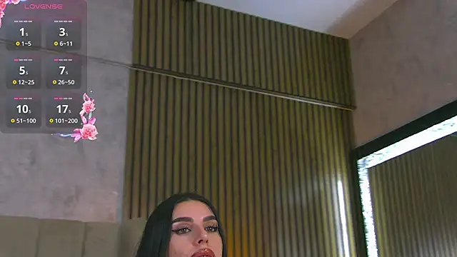 Snapshot of AmyBlair chatting on 02-18-25, 06:37 AmyBlair online show from 02-18-25, 06:37