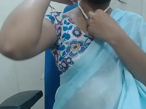 Snapshot of Lovely_Siri_23 chatting on 04-30-26, 05:19 Lovely Siri 23 online show from 04-30-26, 05:19