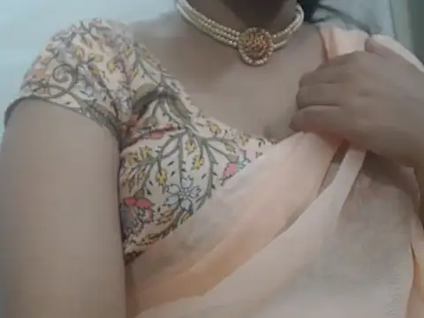 Snapshot of Lovely_Siri_23 chatting on 05-18-26, 05:24 Lovely Siri 23 online show from 05-18-26, 05:24