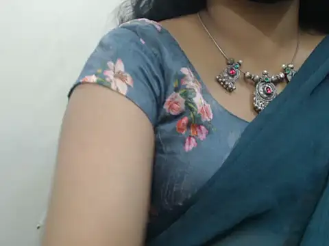 Snapshot of Lovely_Siri_23 chatting on 06-16-26, 04:42 Lovely Siri 23 online show from 06-16-26, 04:42