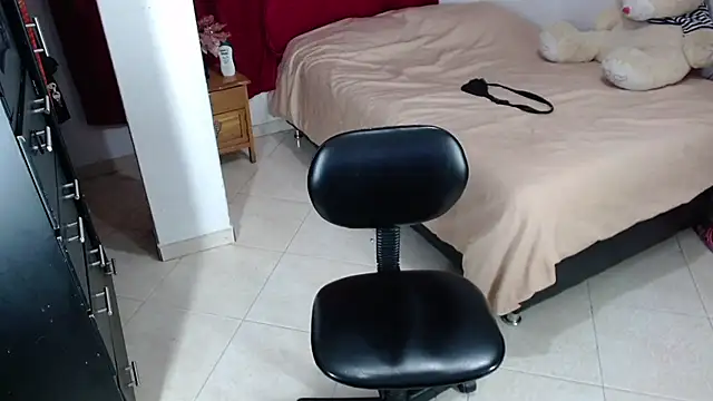 Tiffani Williams online show from 01-29-25, 12:33