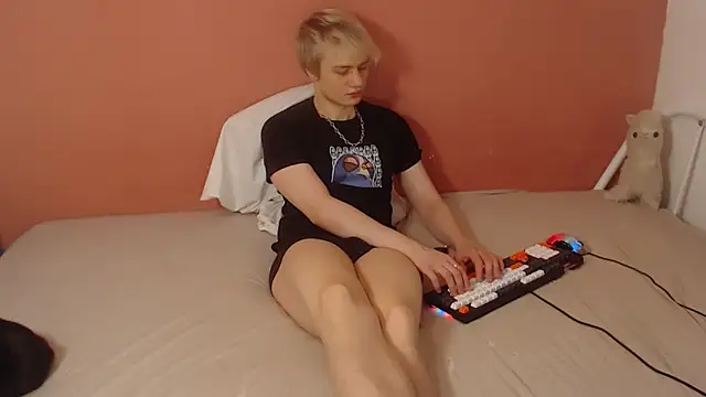 Oliver sweet  online show from 04-15-26, 01:12