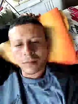 Snapshot of Somospareja1987 chatting on 10-23-25, 05:33 Somospareja1987 online show from 10-23-25, 05:33