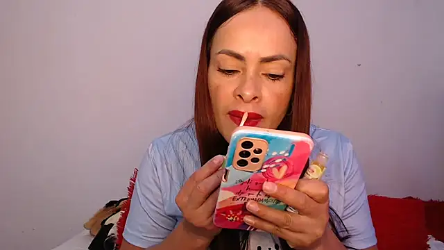 Snapshot of susana07 chatting on 11-10-25, 12:04 susana07 online show from 11-10-25, 12:04