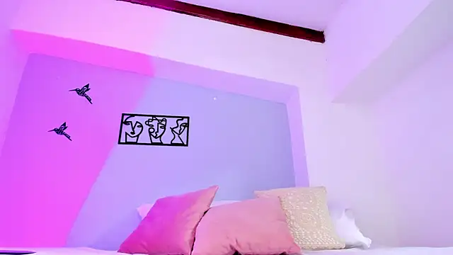 Snapshot of Laura_Torres18 chatting on 02-13-25, 08:45 Laura Torres18 online show from 02-13-25, 08:45