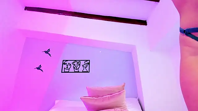 Snapshot of Laura_Torres18 chatting on 03-11-25, 12:22 Laura Torres18 online show from 03-11-25, 12:22