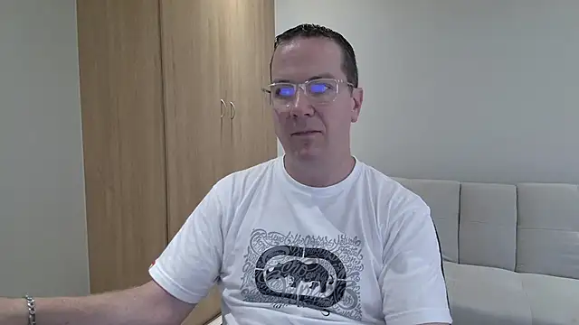 BrettJ81 online show from 11-30-25, 02:32