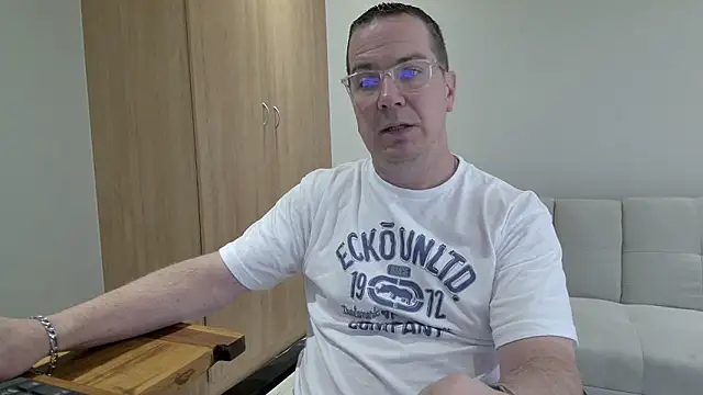 BrettJ81 online show from 12-17-25, 01:17