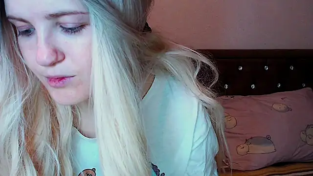 Snapshot of Sara4uu chatting on 10-03-25, 10:29 Sara4uu online show from 10-03-25, 10:29