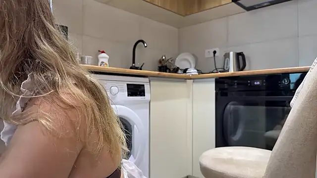 Snapshot of mommy_nadin chatting on 02-23-26, 08:33 mommy nadin online show from 02-23-26, 08:33