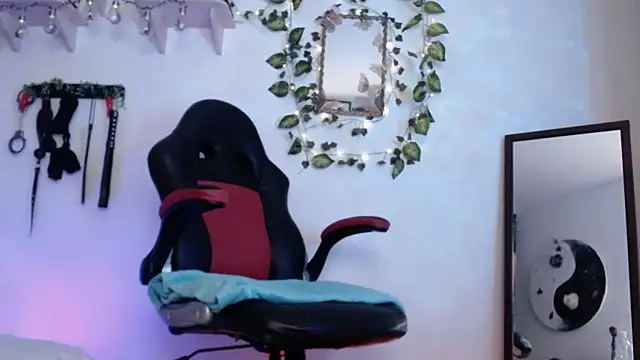 Snapshot of Eve_Blue77 chatting on 02-11-25, 04:01 Eve Blue77 online show from 02-11-25, 04:01