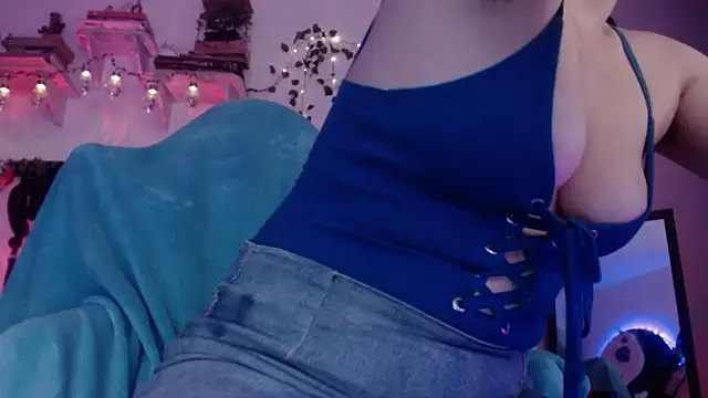 Snapshot of Eve_Blue77 chatting on 09-12-25, 02:00 Eve Blue77 online show from 09-12-25, 02:00