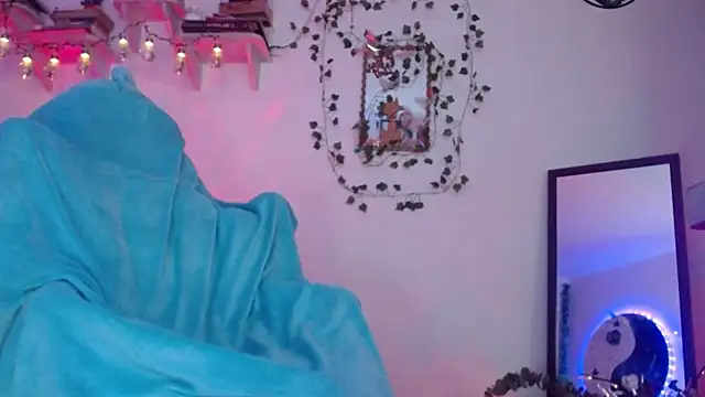 Snapshot of Eve_Blue77 chatting on 09-14-25, 01:16 Eve Blue77 online show from 09-14-25, 01:16