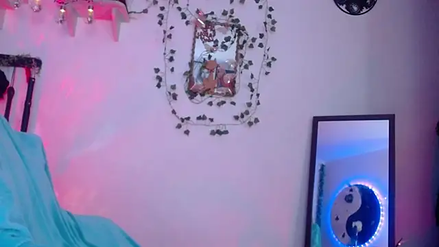 Snapshot of Eve_Blue77 chatting on 09-20-25, 04:13 Eve Blue77 online show from 09-20-25, 04:13