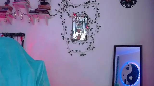 Snapshot of Eve_Blue77 chatting on 10-09-25, 01:58 Eve Blue77 online show from 10-09-25, 01:58