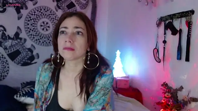 Snapshot of Eve_Blue77 chatting on 12-20-25, 02:40 Eve Blue77 online show from 12-20-25, 02:40