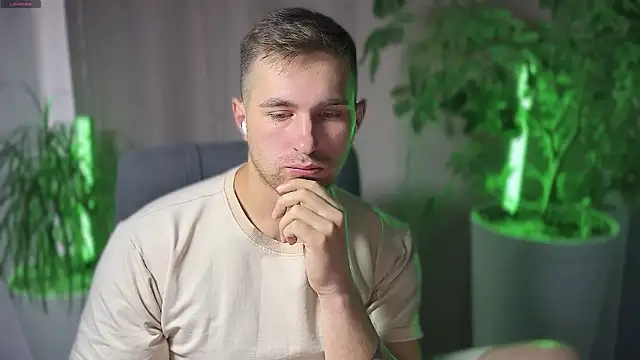 Sweeet  boy online show from 03-19-25, 08:34