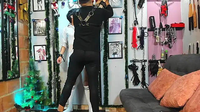 Snapshot of dom2travelersss chatting on 12-30-24, 01:58 dom2travelersss online show from 12-30-24, 01:58