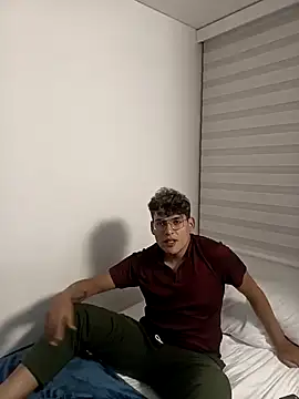 Snapshot of dom2travelersss chatting on 01-16-25, 03:35 dom2travelersss online show from 01-16-25, 03:35