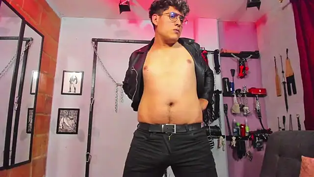 Snapshot of dom2travelersss chatting on 03-02-25, 07:02 dom2travelersss online show from 03-02-25, 07:02