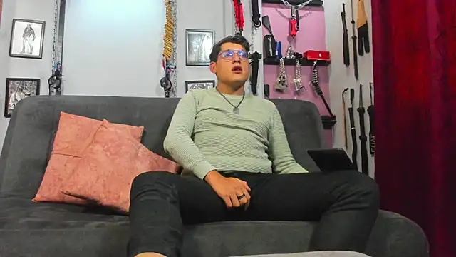 Snapshot of dom2travelersss chatting on 03-08-25, 06:26 dom2travelersss online show from 03-08-25, 06:26