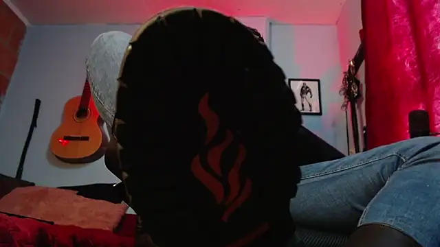 Snapshot of dom2travelersss chatting on 09-18-25, 09:06 dom2travelersss online show from 09-18-25, 09:06