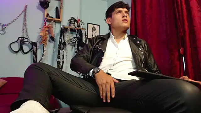 dom2travelersss online show from 11-21-25, 08:51