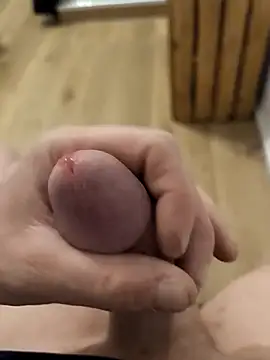 Snapshot of M-1985 chatting on 03-14-25, 07:55 M-1985 online show from 03-14-25, 07:55