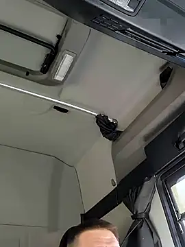 Snapshot of M-1985 chatting on 03-18-25, 10:36 M-1985 online show from 03-18-25, 10:36