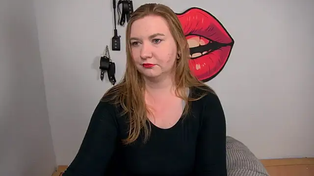 LaraDream online show from 10-21-25, 02:18