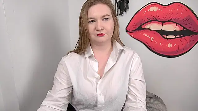 Snapshot of LaraDream chatting on 12-22-25, 03:20 LaraDream online show from 12-22-25, 03:20