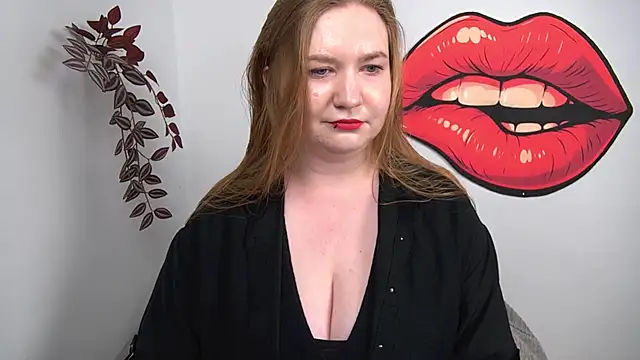 Snapshot of LaraDream chatting on 02-12-26, 02:56 LaraDream online show from 02-12-26, 02:56