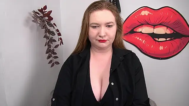 Snapshot of LaraDream chatting on 02-15-26, 01:09 LaraDream online show from 02-15-26, 01:09