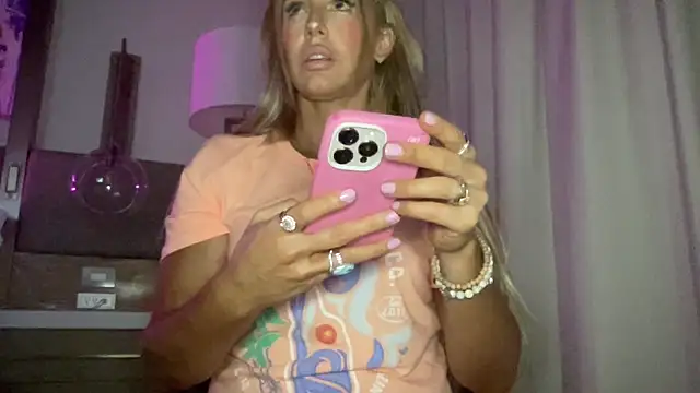 Snapshot of Fitnessbabe69 chatting on 12-02-24, 08:09 Fitnessbabe69 online show from 12-02-24, 08:09