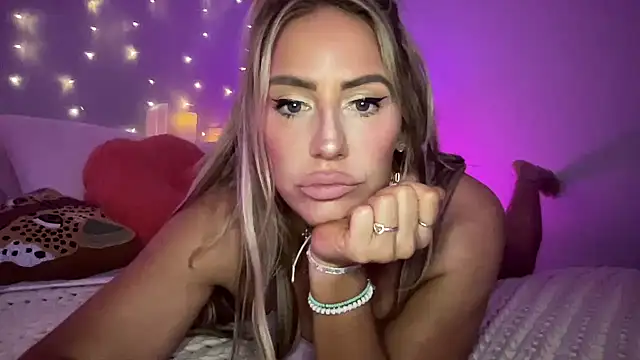 Snapshot of Fitnessbabe69 chatting on 01-05-25, 09:59 Fitnessbabe69 online show from 01-05-25, 09:59