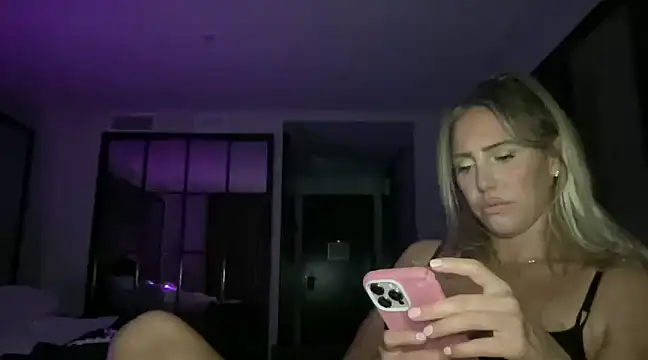 Snapshot of Fitnessbabe69 chatting on 03-13-25, 09:21 Fitnessbabe69 online show from 03-13-25, 09:21